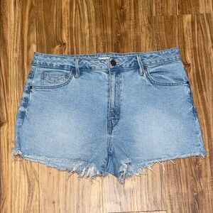 Unpublished womens 31 shorts Jean denim  Light Blue frayed hems stretch boutique